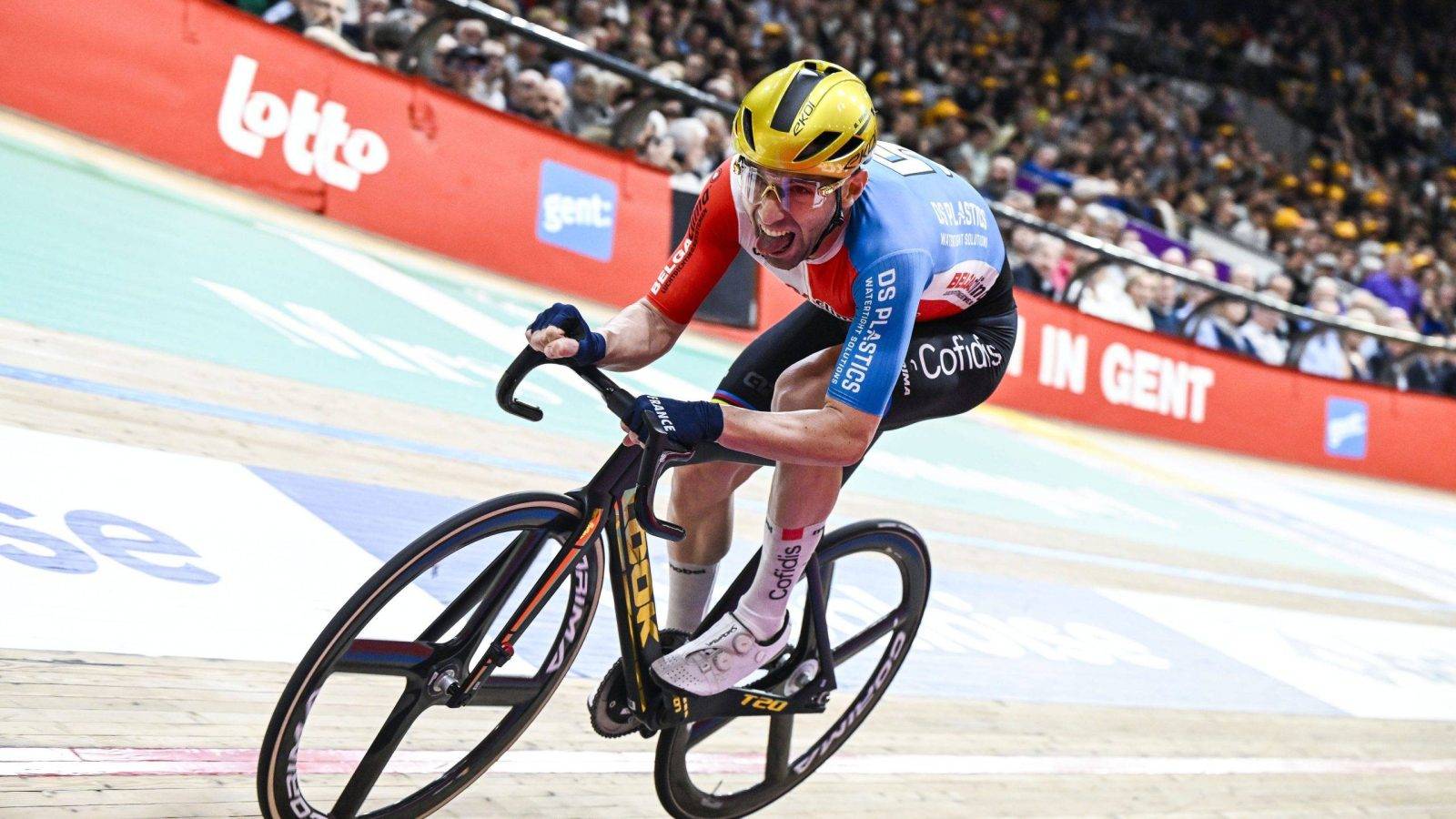 French Benjamin Thomas pictured in action during the sixth and last day of the Zesdaagse Vlaanderen-Gent six-day indoor track cycling event at the indoor cycling arena 't Kuipke, Sunday 17 November 2024, in Gent. BELGA PHOTO TOM GOYVAERTS